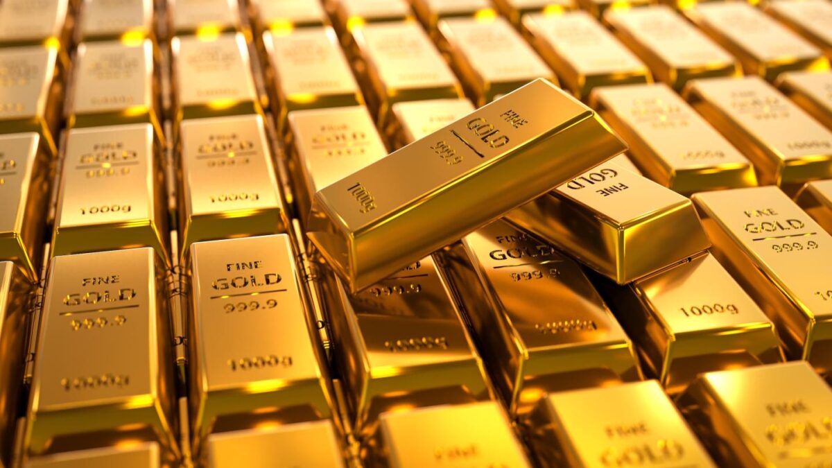 Bitcoin plunges while gold rises, destroying the crypto ‘safe haven’ narrative