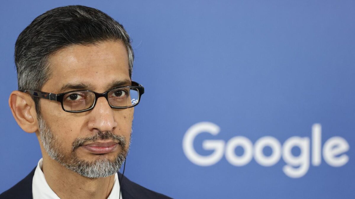 Google CEO looks at camera during press conference