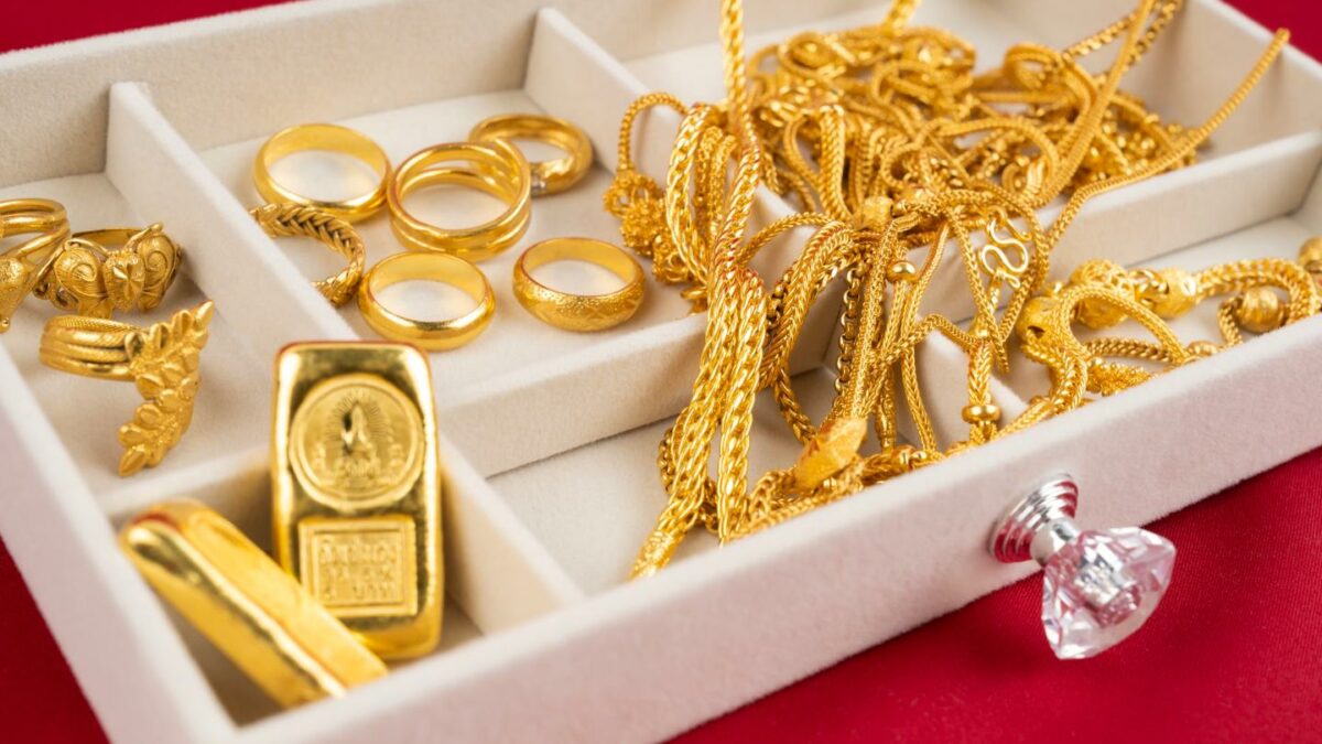 Chaos, cheap money, and a collapse in crypto send gold up 69% for the year, hitting a new record high
