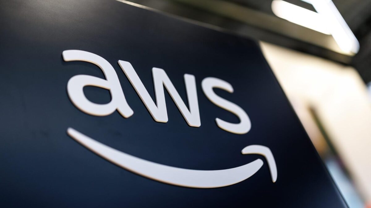 Coinbase, Robinhood down as Amazon outage briefly cripples the internet
