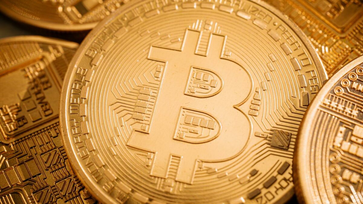 Bitcoin outperforms gold and stocks since beginning of Iran war