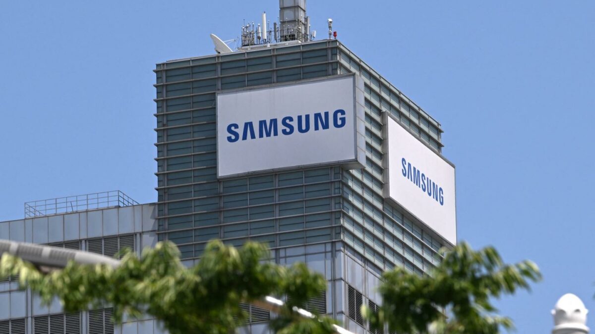 Samsung, SK reportedly to invest $1.3 trillion over 10 years