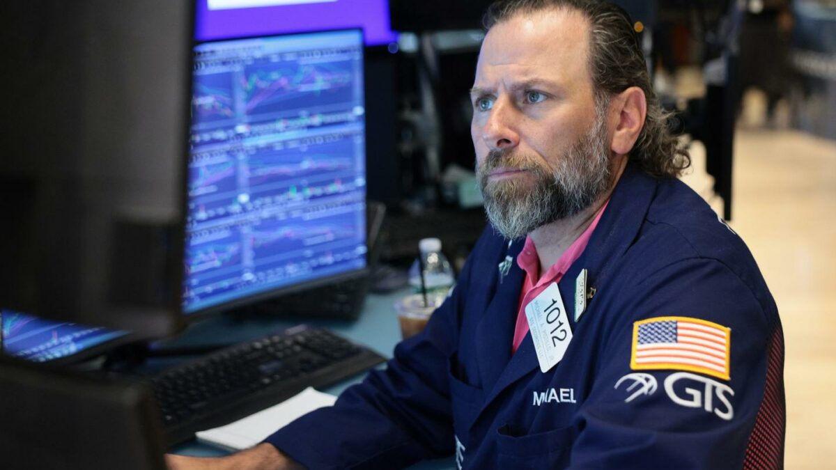 Global stocks stage a rally as American markets take the day off