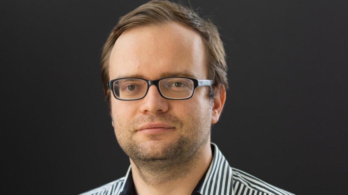 A headshot of Vladimir Novakovski wearing glasses.