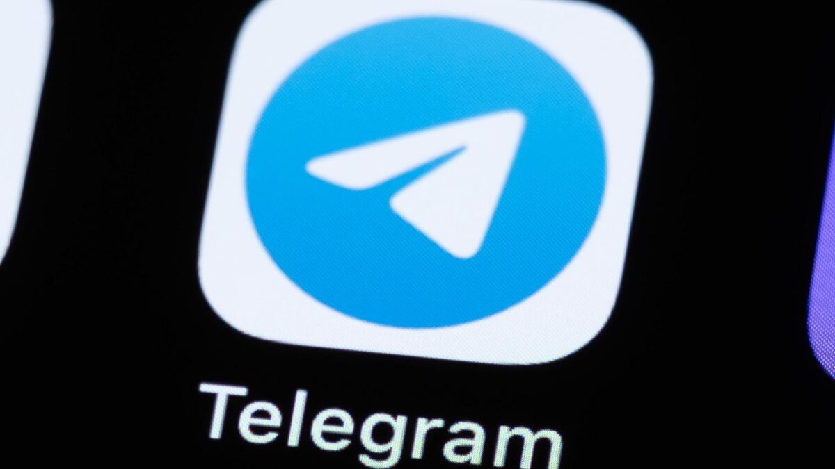 A picture of the Telegram logo.