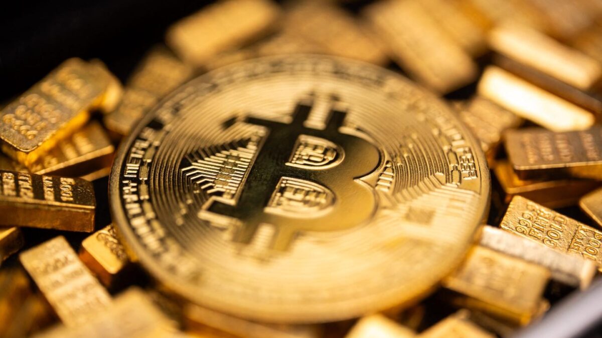 Bitcoin struggles to be ‘digital gold’ as scared investors choose real gold instead