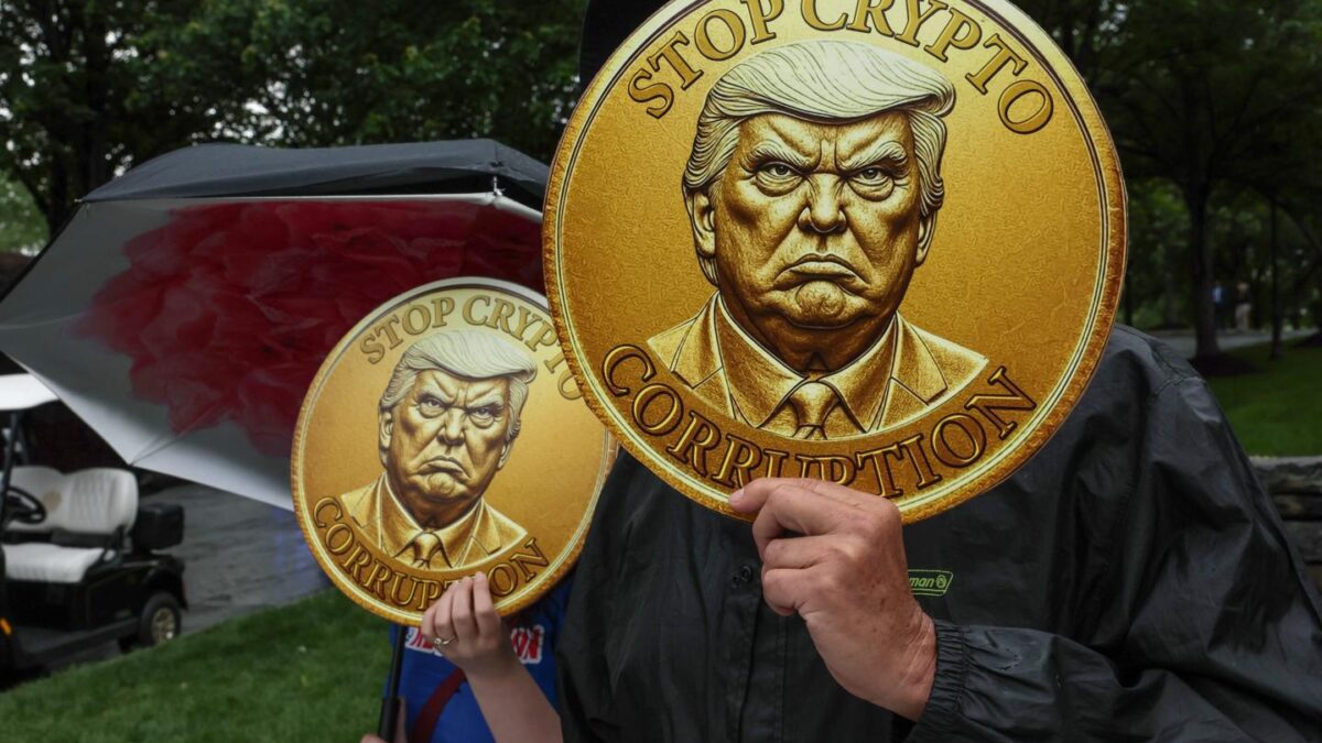 Protesters chanted “shame” in front of the dinner venue at the Trump National Golf Club in Potomac Falls, Va.
